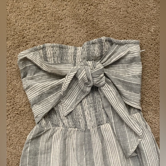 Brand new jumpsuit with tie front stretchable top - Picture 2 of 4